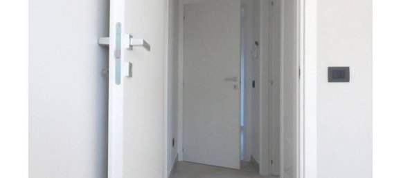 3 rooms Apartment in Marino, Italy No. 252910 5