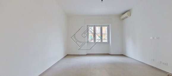 4 rooms Apartment in Florence, Italy No. 49531 4