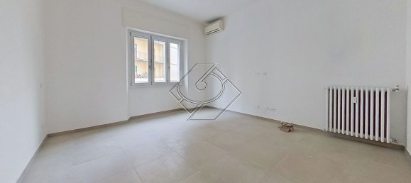 4 rooms Apartment in Florence, Italy No. 49531 9