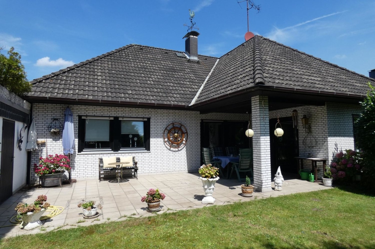 Бунгало с 3 комнатами в Дуйсбург, Германия № 106942