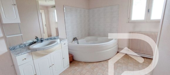 Villa de 4 dormitorios en Crepy-en-Valois, France No. 83229 3