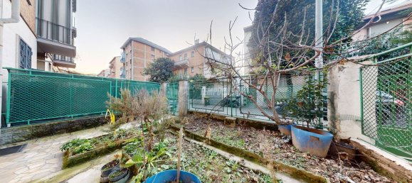 6 rooms Apartment in Turin, Italy No. 108587 2