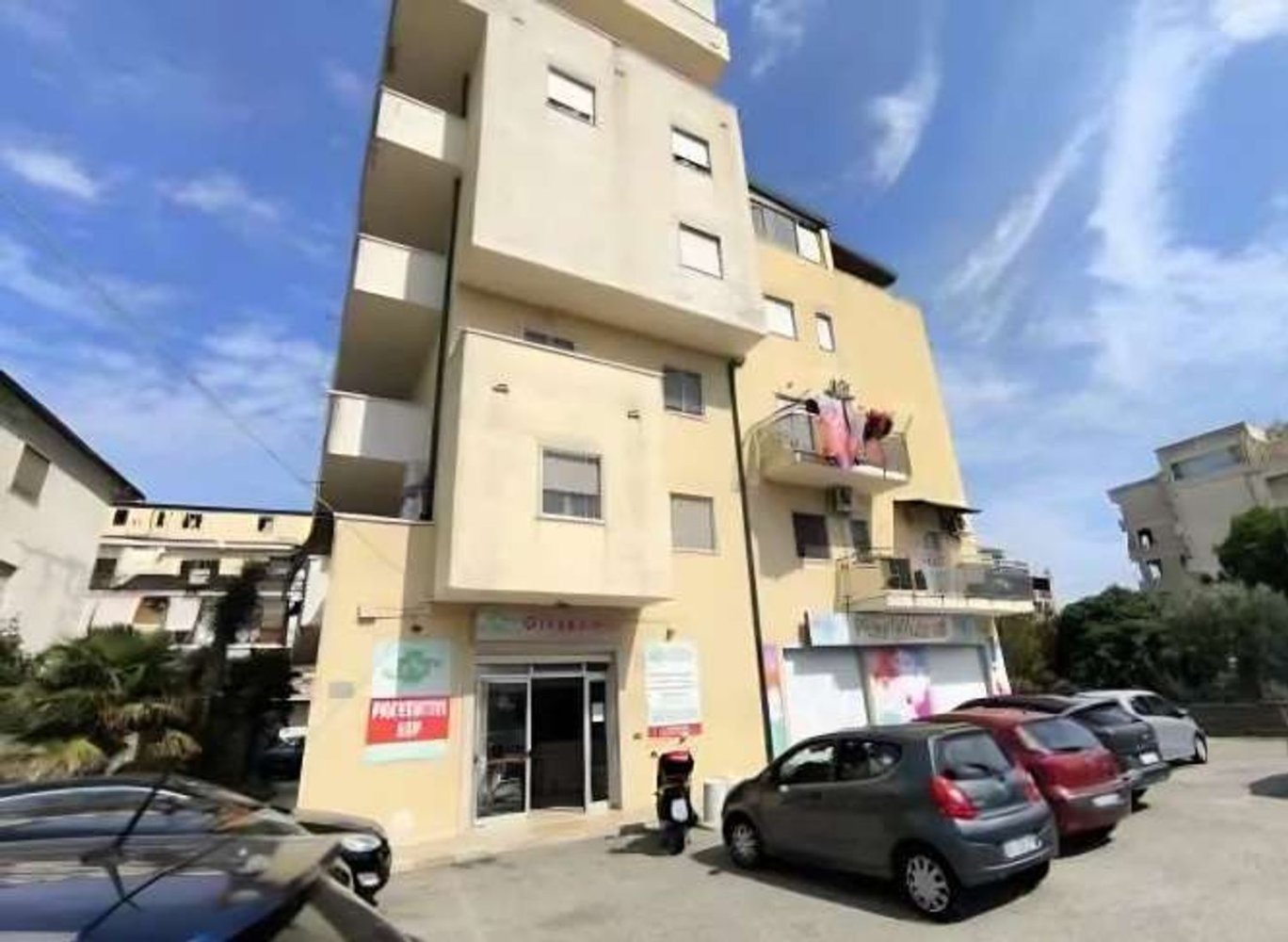 5 rooms Apartment in Crotone, Italy No. 183027