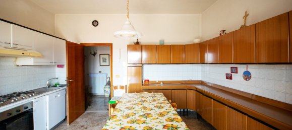 7-Zimmer Wohnung in Gualdo Cattaneo, Italy, Nr. 255907 4