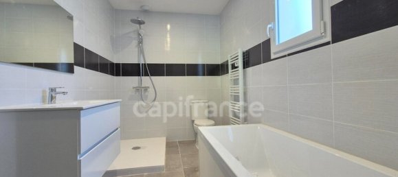 4 bedrooms House in Breuillet, France No. 96533 7