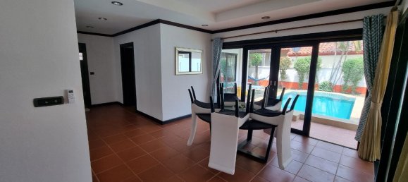 3 bedrooms Villa in Pattaya, Thailand No. 11164 2