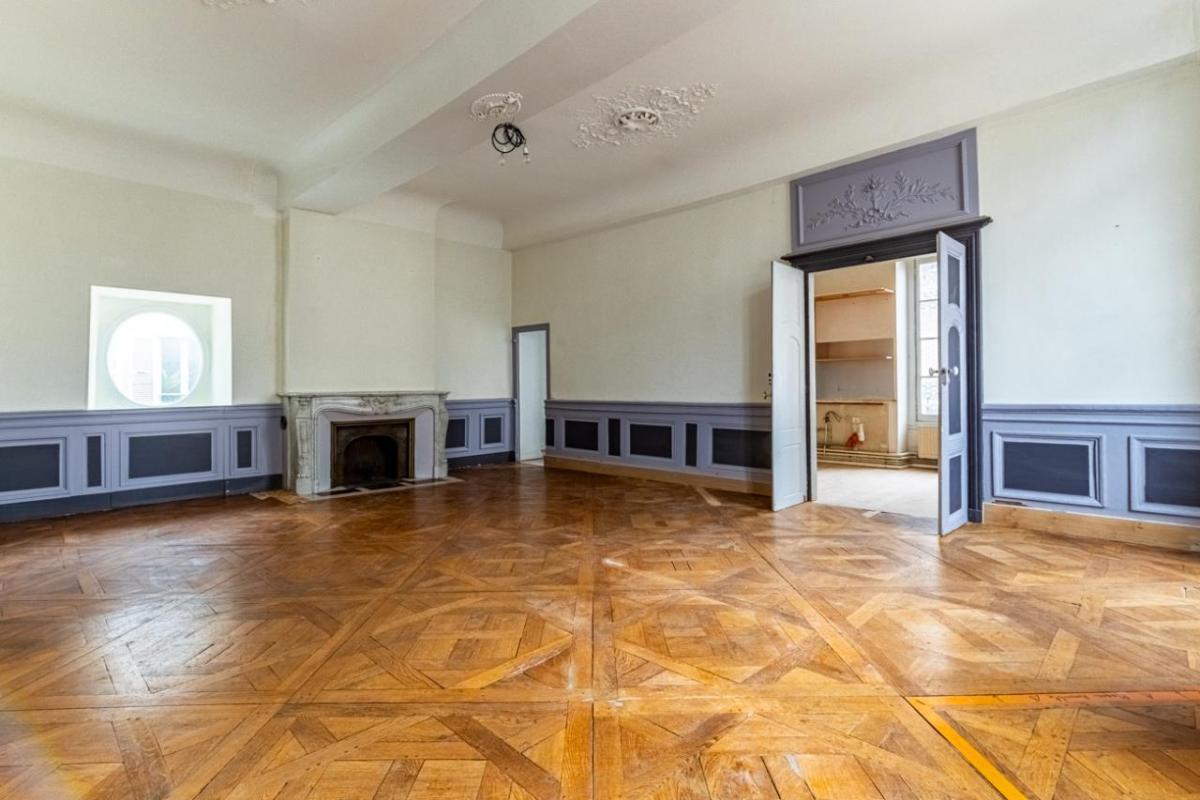 3 bedrooms Apartment in Dijon, France No. 201747