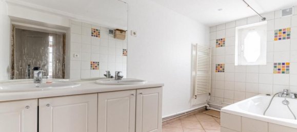 3 bedrooms Apartment in Dijon, France No. 201747 5