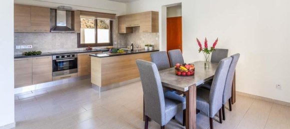 4 bedrooms Villa in Coral Bay, Cyprus No. 27357 12