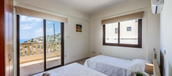 4 bedrooms Villa in Coral Bay, Cyprus No. 27357 7