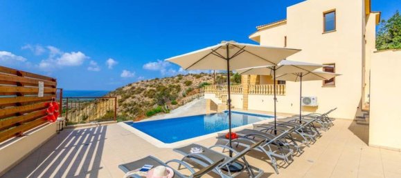 4 bedrooms Villa in Coral Bay, Cyprus No. 27357 2