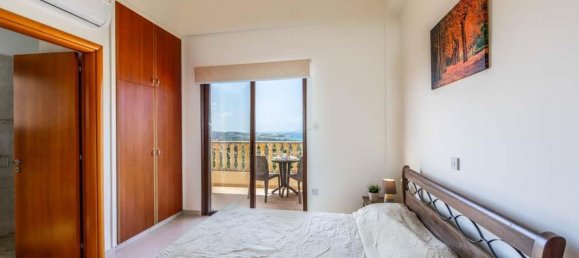 4 bedrooms Villa in Coral Bay, Cyprus No. 27357 8