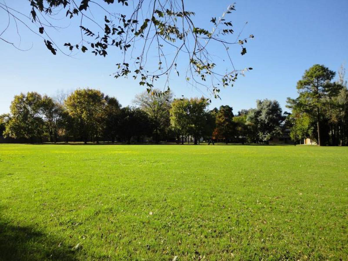 10 bedrooms Farm in Malvinas Argentinas, Argentina No. 49041