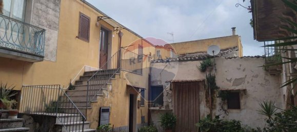 Дом с 5 комнатами в Ферла, Италия № 9128 2