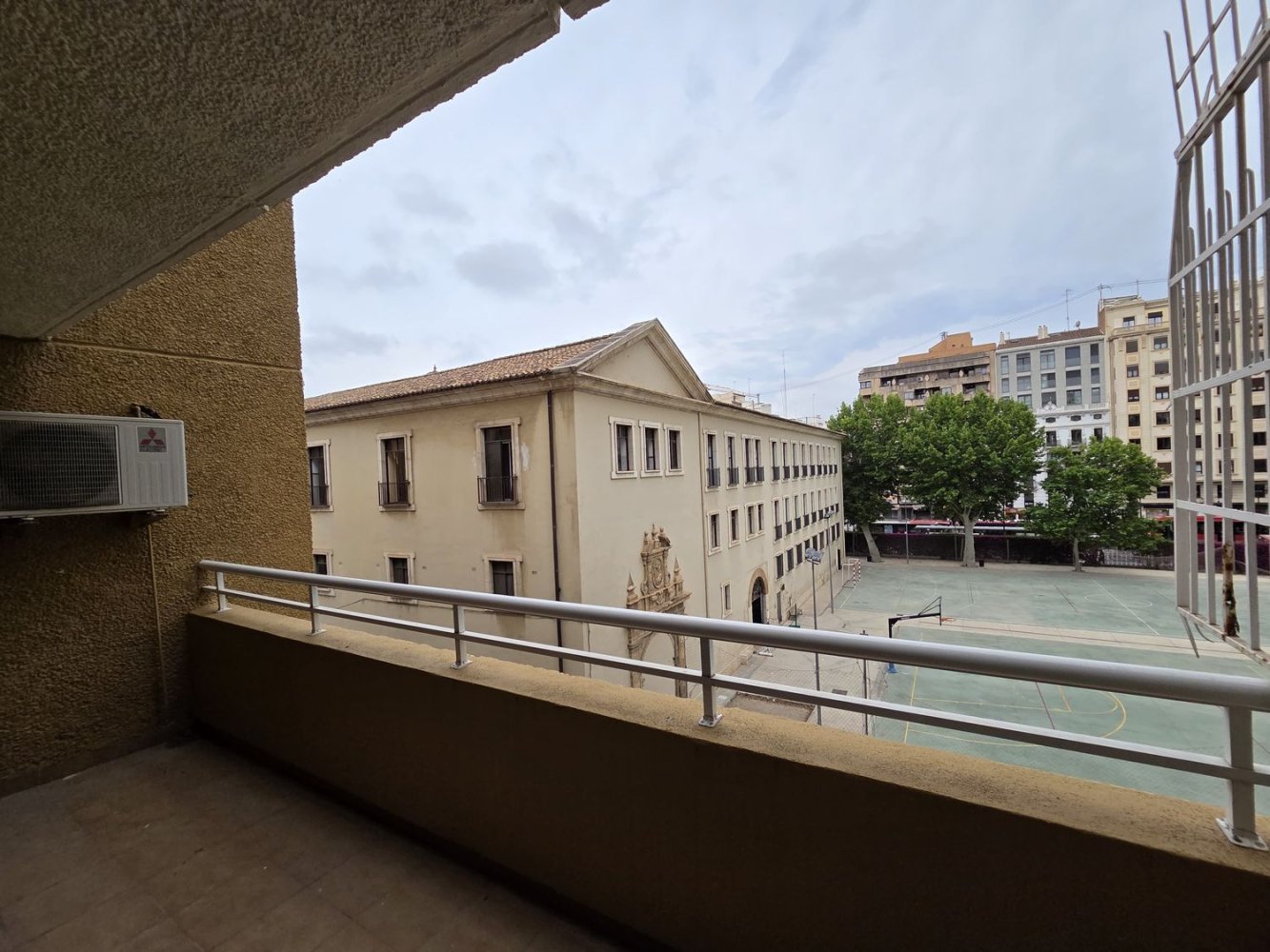 4 bedrooms Apartment in Valencia, Spain No. 160069