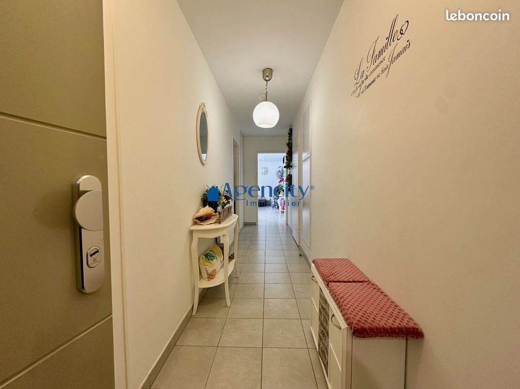 3 chambres Appartement à Saint-Thibault-des-Vignes, France No. 285680