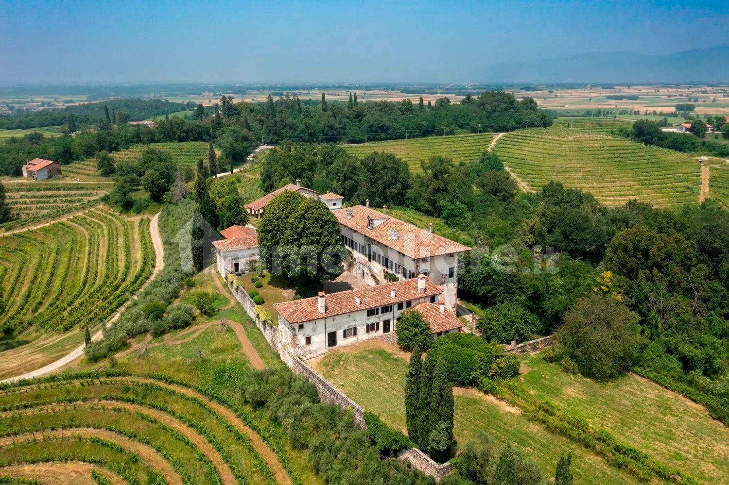 35 bedrooms House in Udine, Italy No. 333017