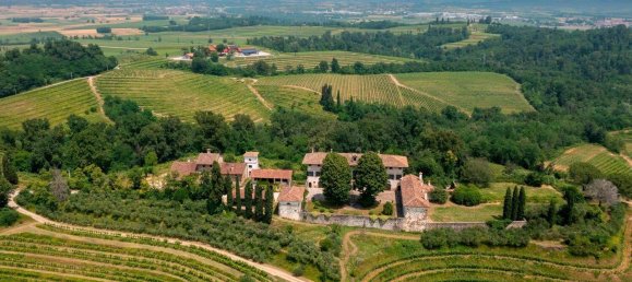 35 bedrooms House in Udine, Italy No. 333017 23