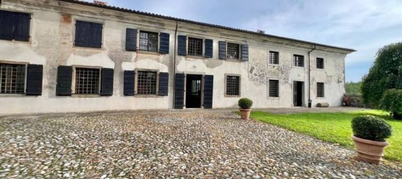 35 bedrooms House in Udine, Italy No. 333017 17