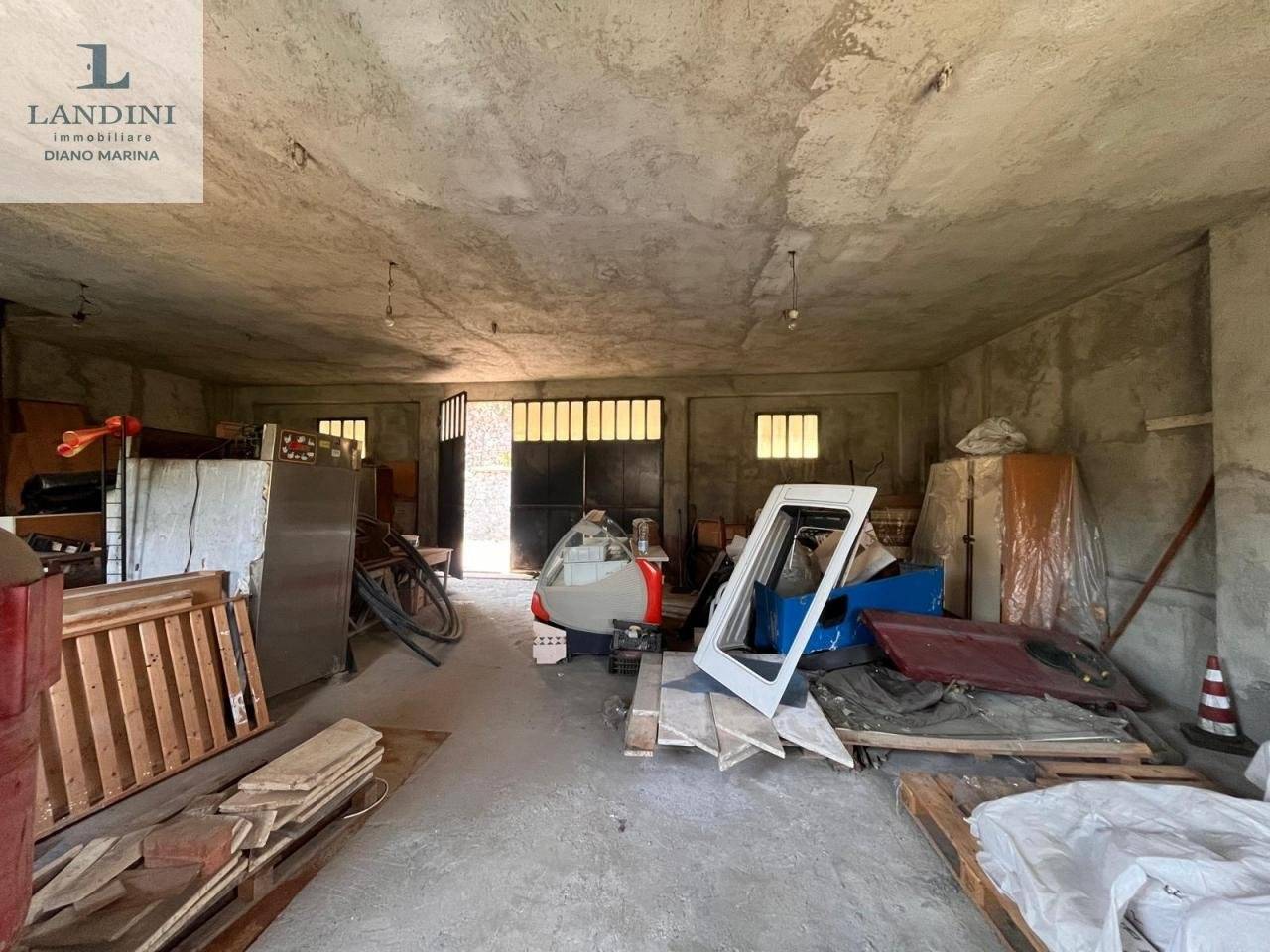 1 room Commercial property in Diano Marina, Italy No. 311430