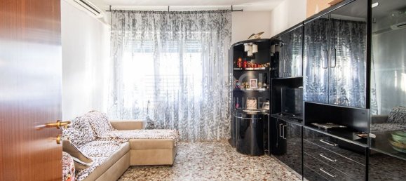 3 bedrooms Apartment in Imola, Italy No. 347699 2