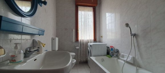 4 rooms Apartment in Mirandola, Italy No. 24152 12