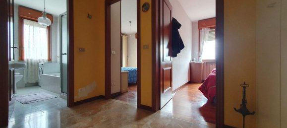 4 rooms Apartment in Mirandola, Italy No. 24152 9