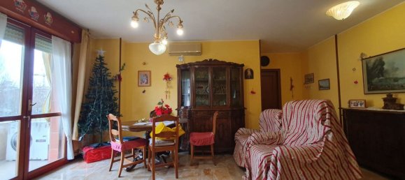 4 rooms Apartment in Mirandola, Italy No. 24152 3