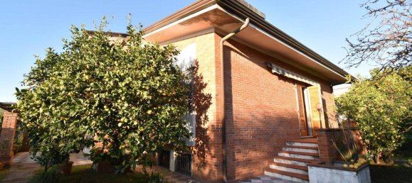 9 rooms Villa in Seravezza, Italy No. 109494 2