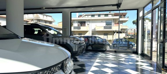 1غرفة عقار تجاري في Martinsicuro, Italy رقم 68390 14