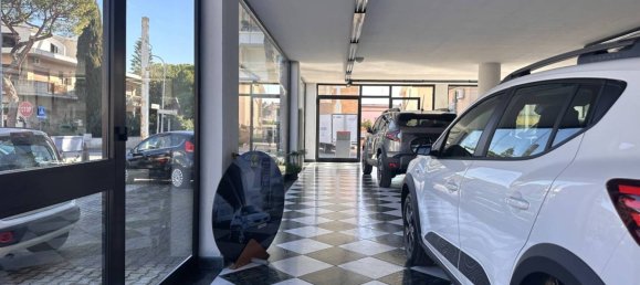 1غرفة عقار تجاري في Martinsicuro, Italy رقم 68390 11