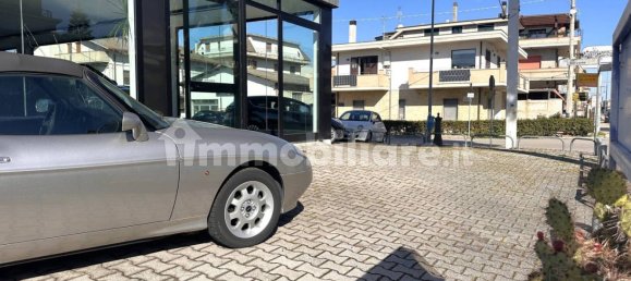 1غرفة عقار تجاري في Martinsicuro, Italy رقم 68390 7