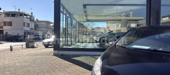 1غرفة عقار تجاري في Martinsicuro, Italy رقم 68390 8