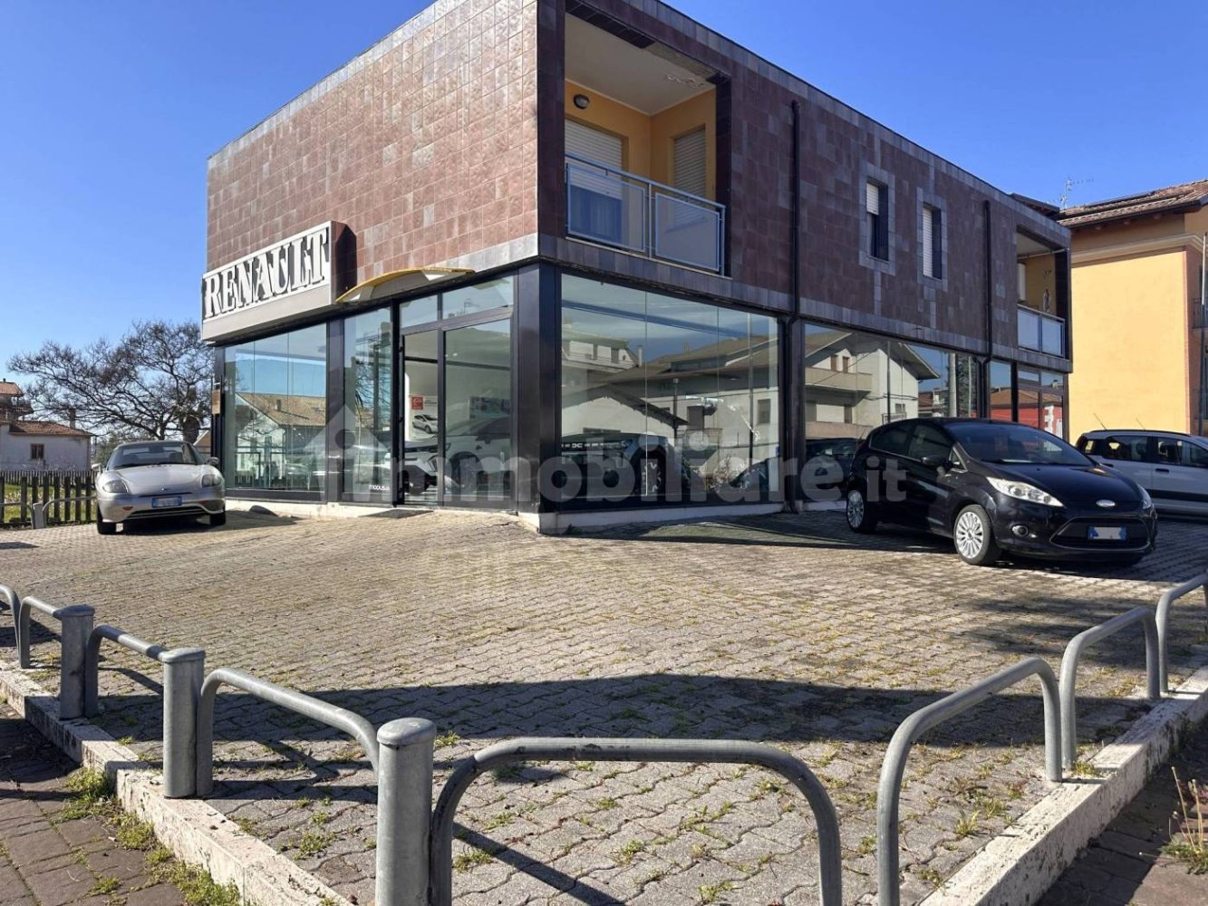 1غرفة عقار تجاري في Martinsicuro, Italy رقم 68390