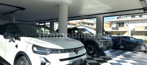 1غرفة عقار تجاري في Martinsicuro, Italy رقم 68390 3