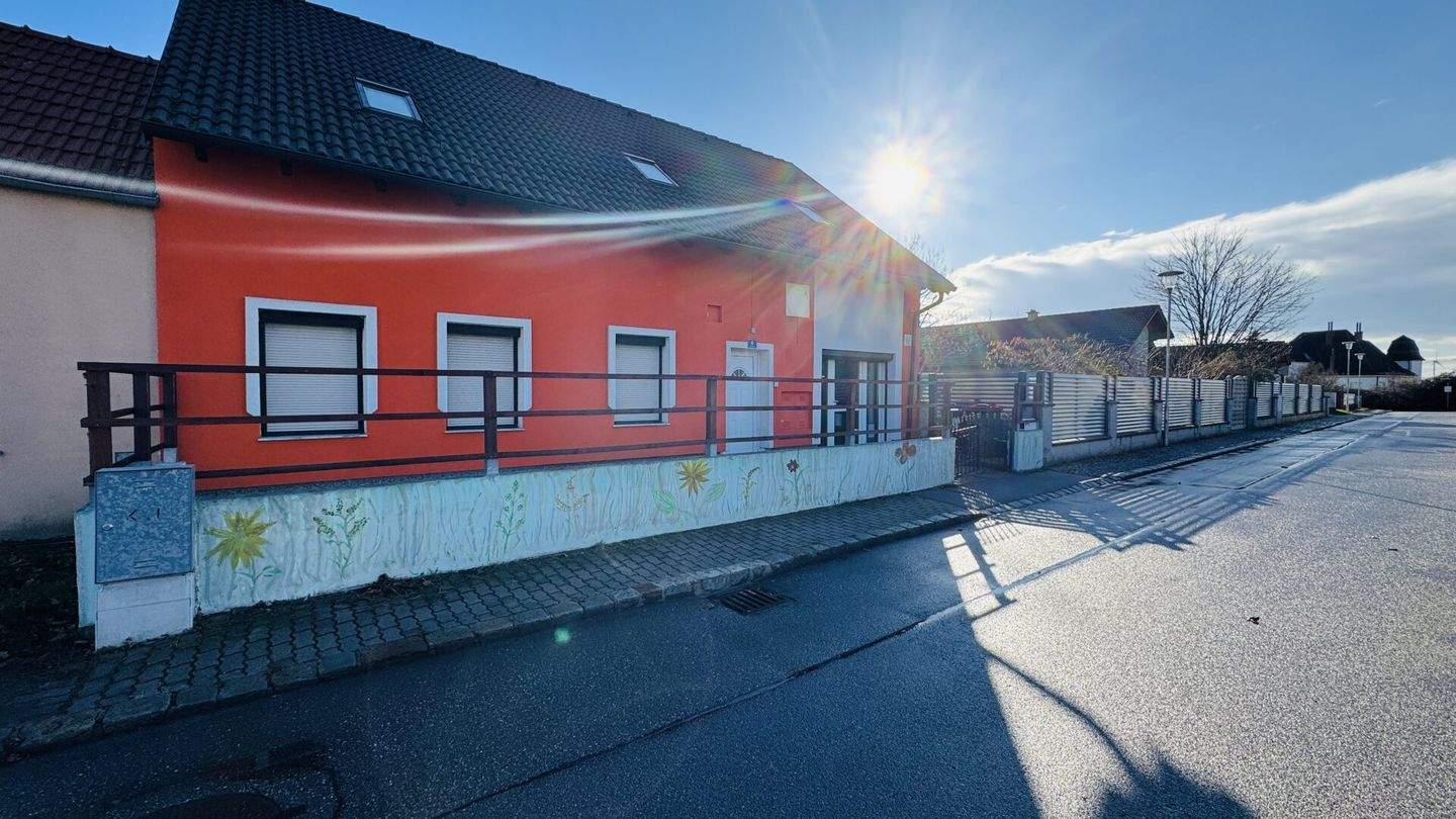 Дом с 5 комнатами в Унтерзибенбрунн, Австрия № 176586