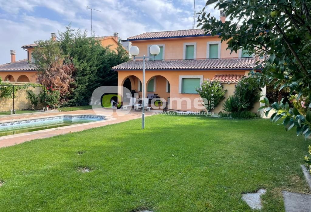 Casa de 5 dormitorios en Morales del Vino, Spain No. 28554