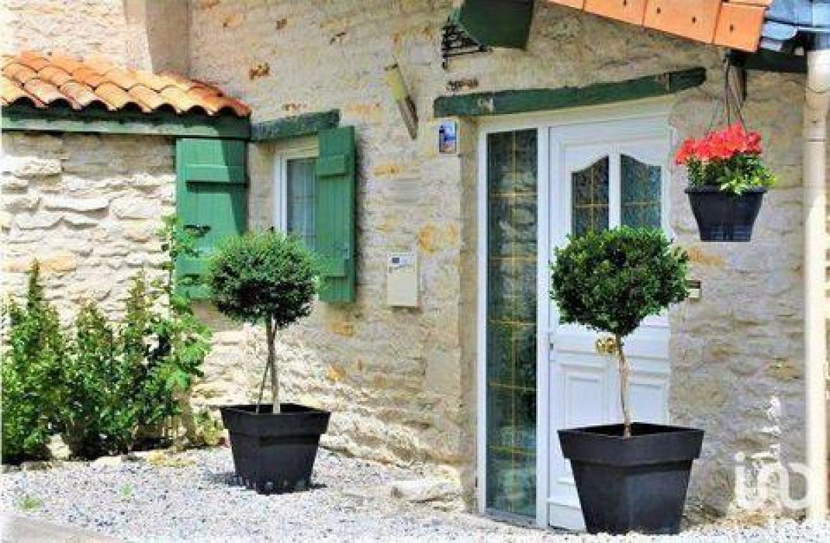 Casa de 3 dormitorios en La Rochelle, France No. 23901