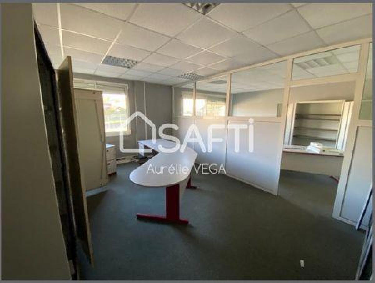  مكتب في Lavelanet, France 300متر مربع رقم 20542