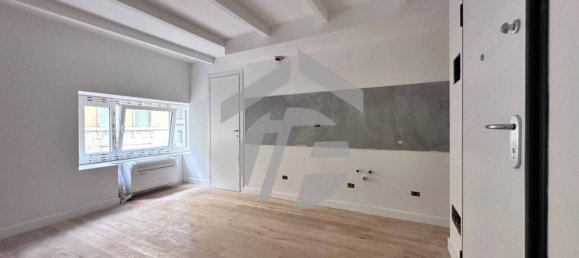 2 bedrooms Apartment in Florence, Italy No. 274547 3