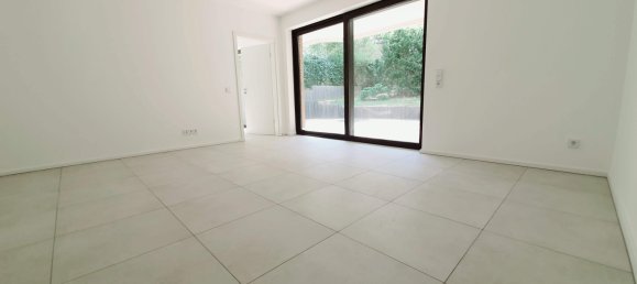 2غرفة شقة في Dusseldorf, Germany رقم 24898 3