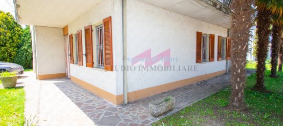 2 bedrooms Villa in Melara, Italy No. 61068 17
