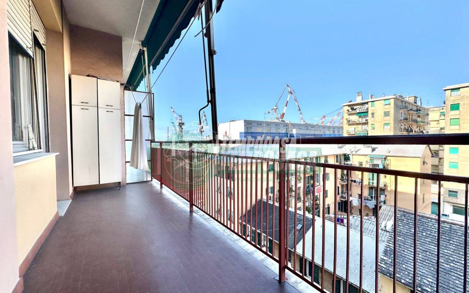 2 Schlafzimmer Wohnung in Genoa, Italy, Nr. 302037