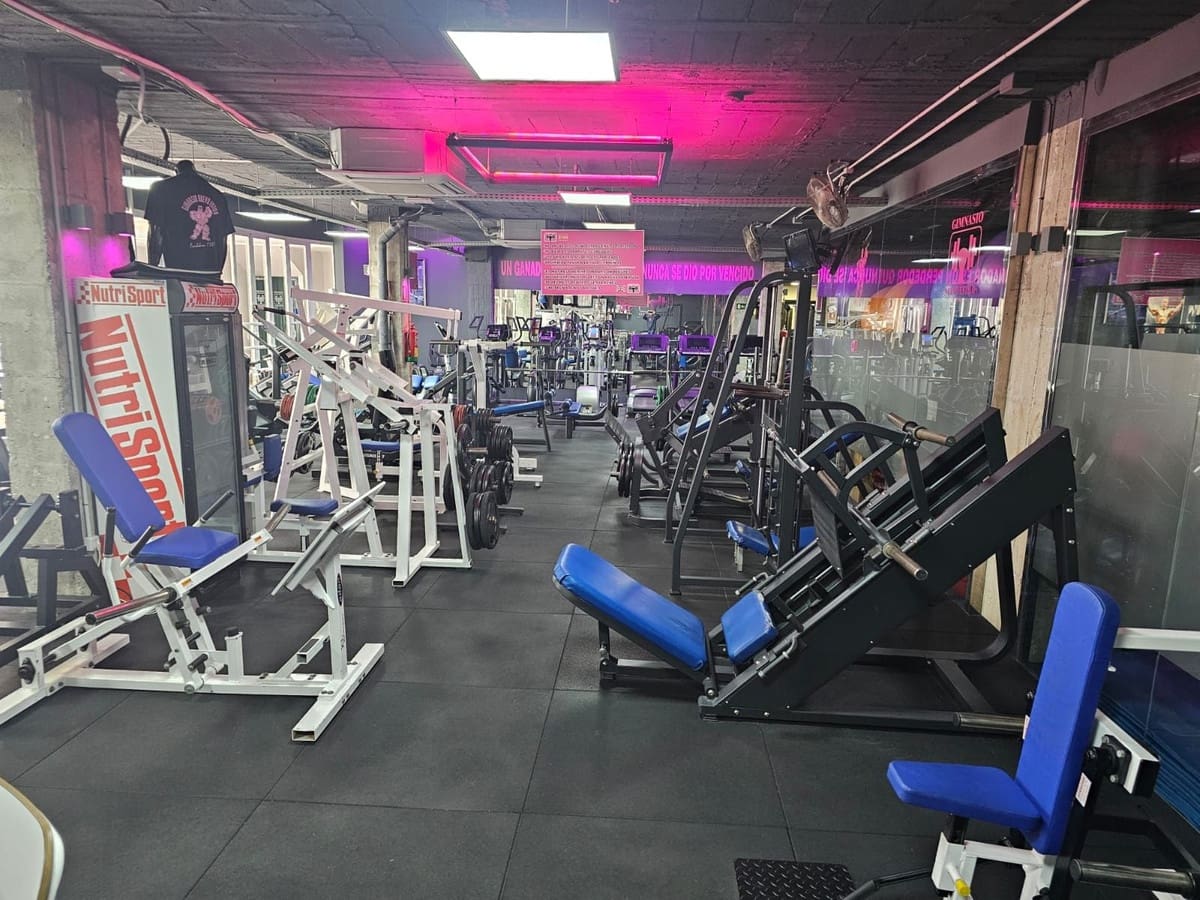 965m² Commercial property in Benalmadena, Spain No. 143230