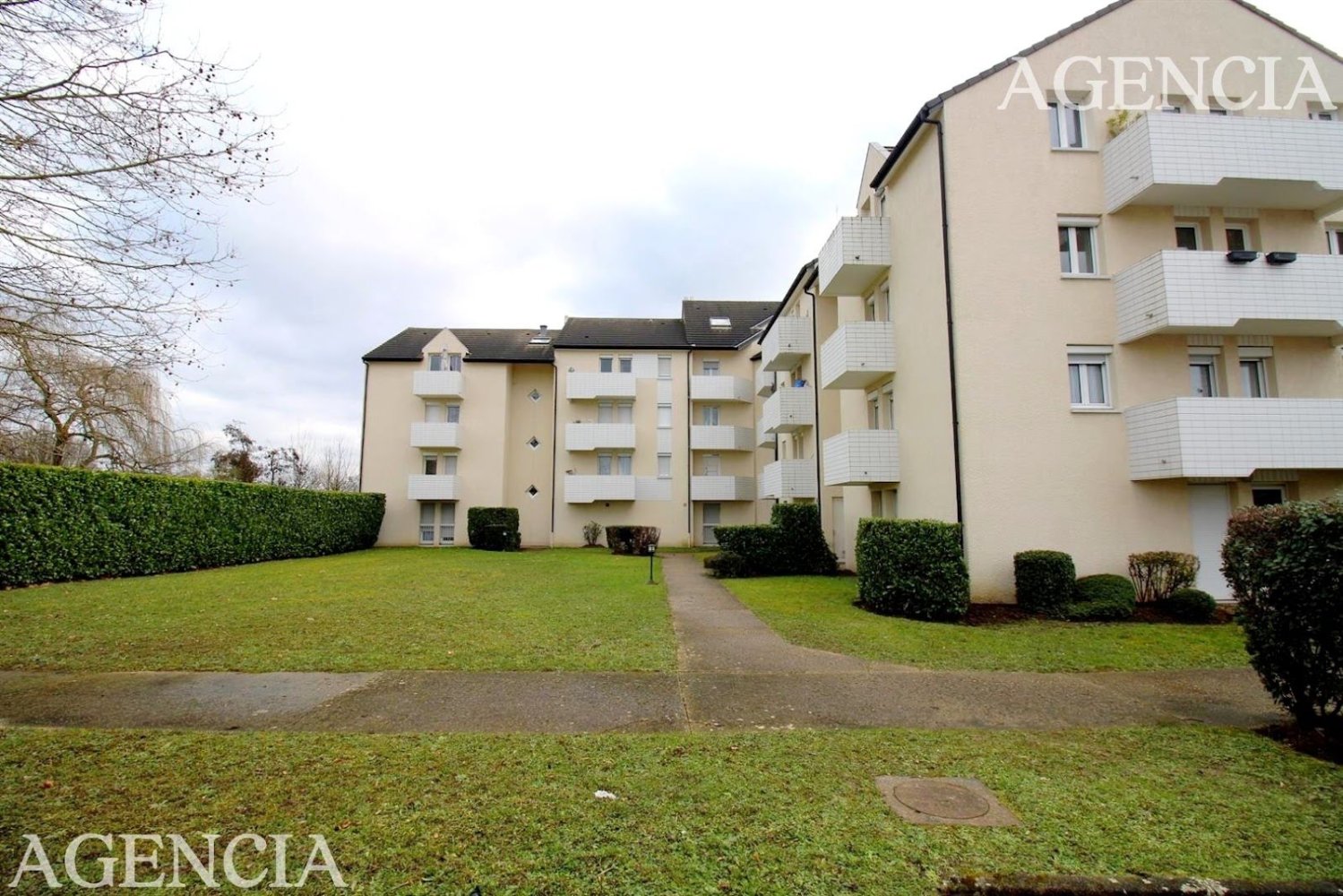 4 bedrooms Duplex in Pontault-Combault, France No. 188322