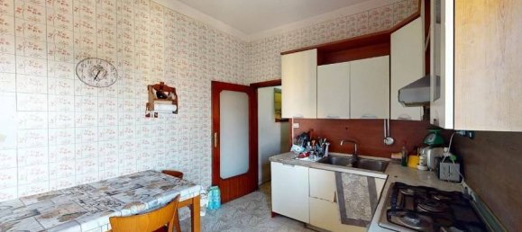 4 rooms Apartment in San Giorgio a Cremano, Italy No. 17742 9