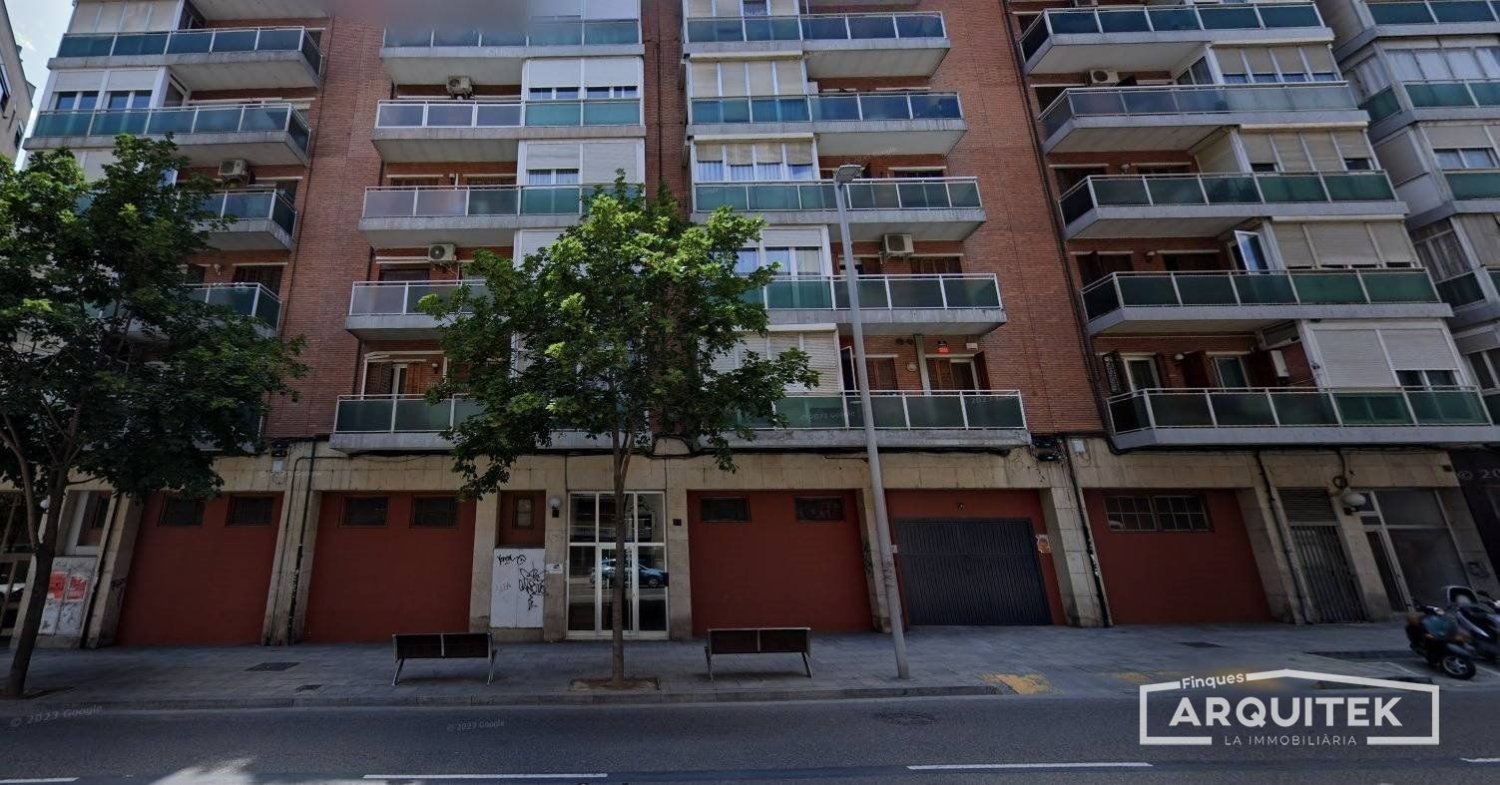 1800m² Garage in Lleida, Spain No. 184597