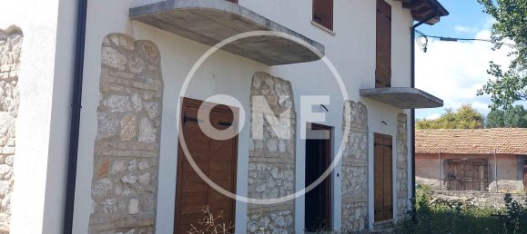8 bedrooms House in Avezzano, Italy No. 343022 2