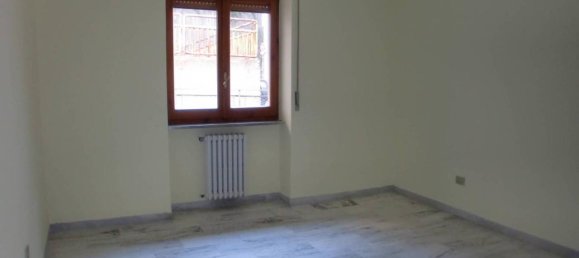 3 rooms Apartment in Potenza, Italy No. 156975 5