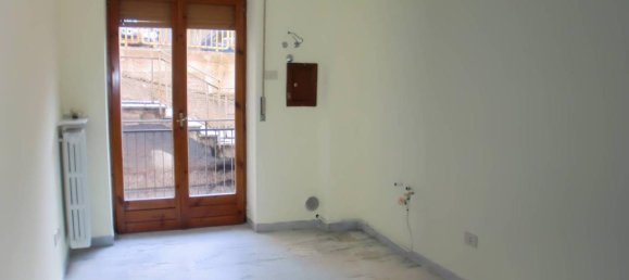 3 rooms Apartment in Potenza, Italy No. 156975 4